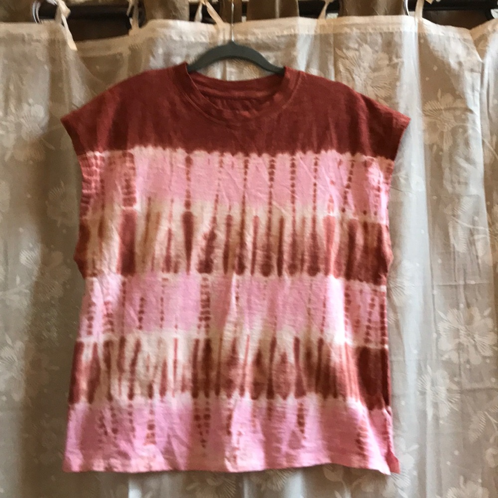 Tie-dyed sleeveless cotton tee